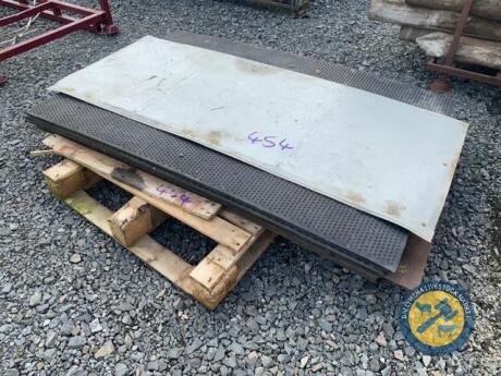 10 x cow mats & a steel plate