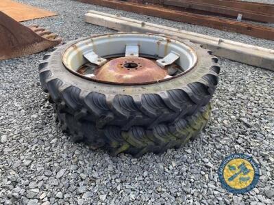 Set of row crop wheels 210-95-R36 Massey Ferguson centres