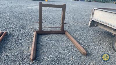 Round bale lifter