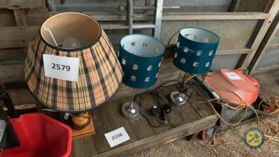 Pair of lamps & brown lamp