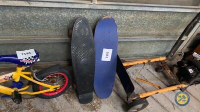 2 x skateboards