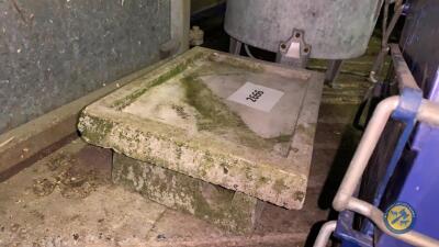 Concrete rat bait box