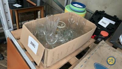 Box lot fo glassware