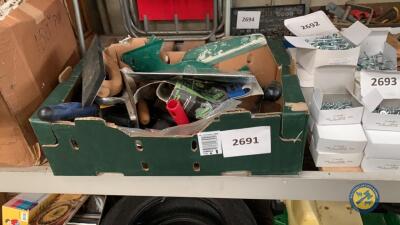 Box lot of builders trowels polishers etc