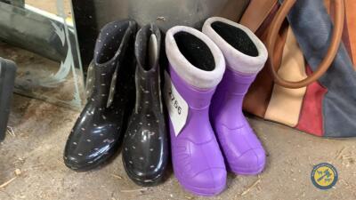 2 pairs of boots & handbag size 4 & 32