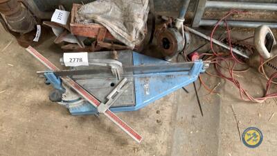 Tile cutter