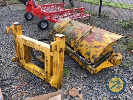 JCB Q fit brackets on road brush