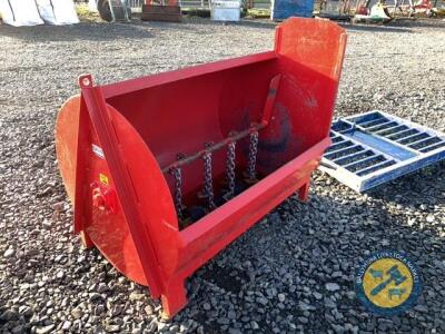 Nugent mini manure spreader with shaft