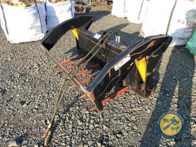 Honda round bale splitter no brackets