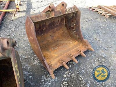 JCB 3CX digger bucket