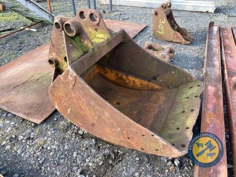 Approx 3ft heavy duty digger bucket