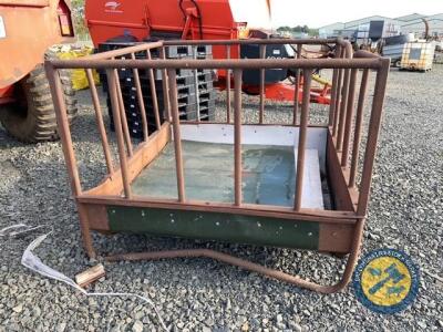 Cattle silage feed box