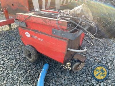 Sellarc RRR Reno hot & cold power washer with hose