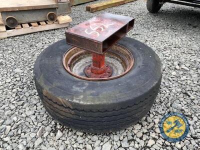 Wheel for pushing silage