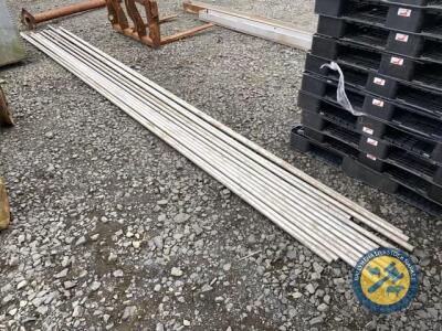 13x approx 19ft long 1.5 aluminium piping