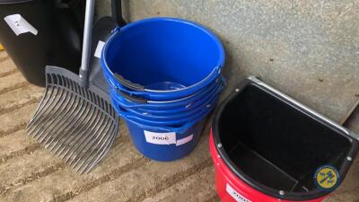 6 x blue buckets