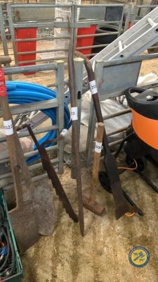 Large heavy crowbar
