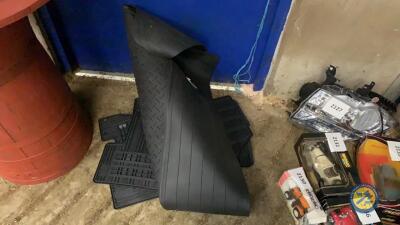 Full set of rubber mats for an X trail