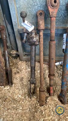 2 x lift rams with levelling screen DB990