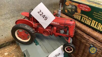 Farmall tractor model