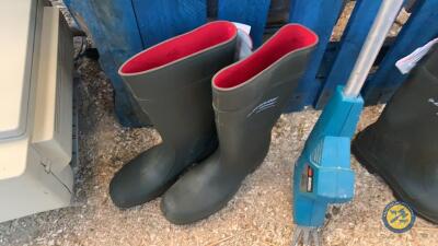 Set of size 12 wellingtons green