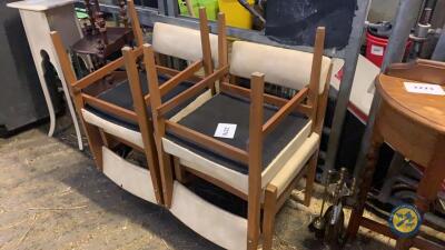 4 x dining chairs wipeable