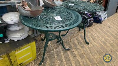 Medium garden table