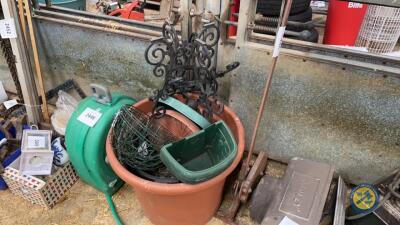 Box lot of pots & hanging baskets