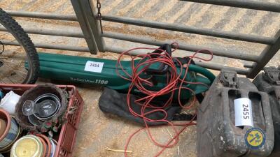 Leaf blower and sucks