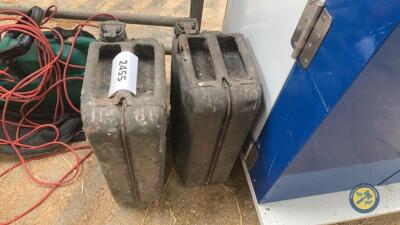 2x jerry cans