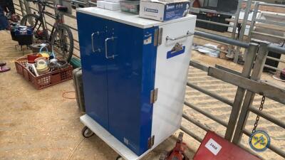 Mobile tool cabinet