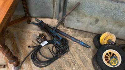 Hydraulic pump, 2x rams & spool valve
