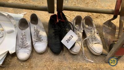 2x trainers & football boots