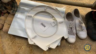 Toilet seat