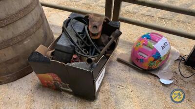 Box lot of jacks, vice toebar etc