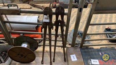 2x pairs of bolt cutters