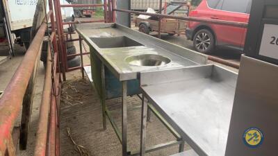 Stainless steel sink