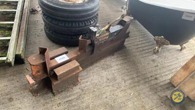 Log splitter