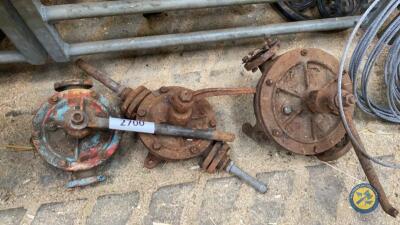 3x water pumps