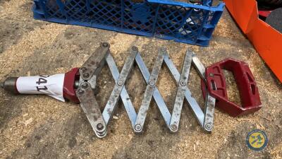 Pop rivet gun