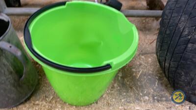 Plastic bucket