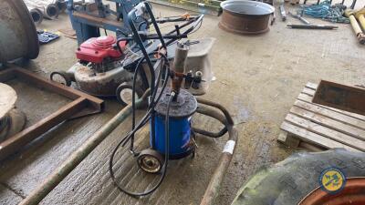 Air grease bucket