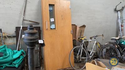 2x fire escape doors