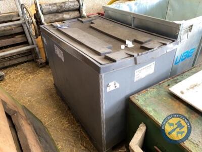 Plastic container