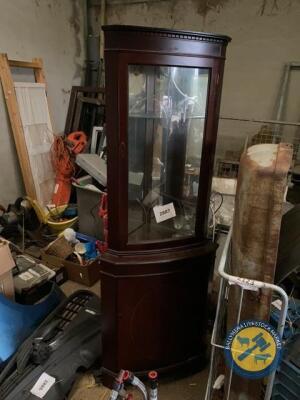 Corner cabinet