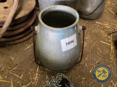 Milking machine can