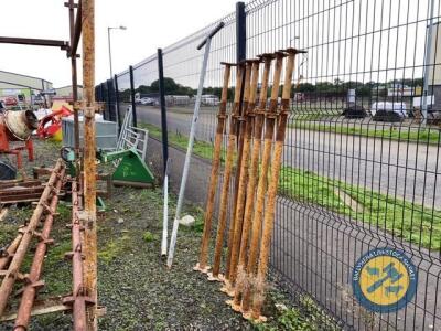 7 Avco props & clothes line