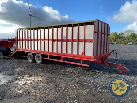 Johnston 26ft cattle trailer with dividing gates, jacks for taking cattle container off complete with bale extensions front & back also slurry tank 3yrs old