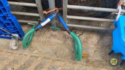 Cow clamp lifter