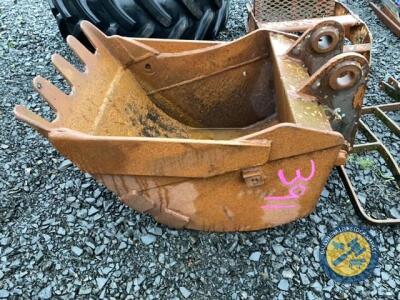 24" digging bucket 45mm pins